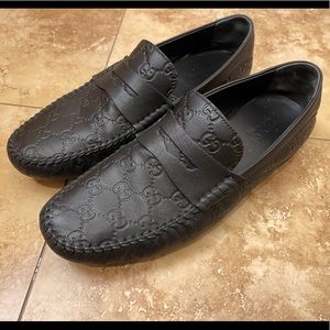 Gucci men’s loafers driving shoes black leather embossed size 8